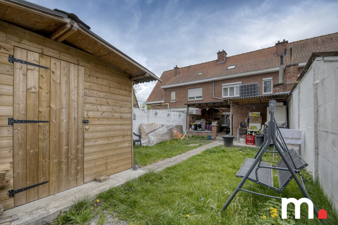 Instapklare woning te Ingelmunster met 3 slaapkamers en uitweg achteraan! 