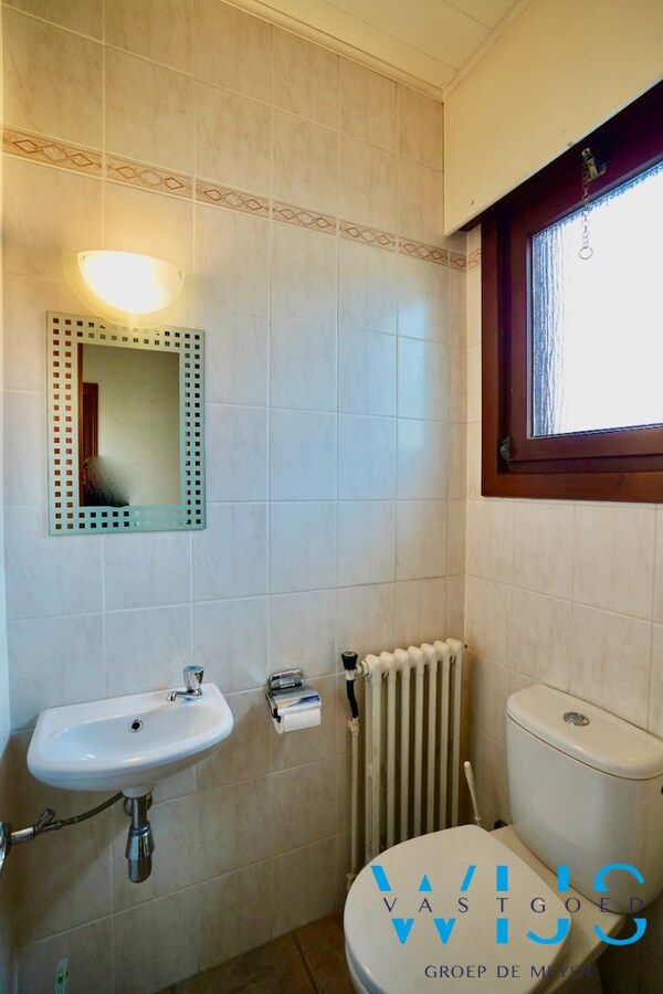 Ruime bungalow op een ideale locatie te Ertvelde ! 