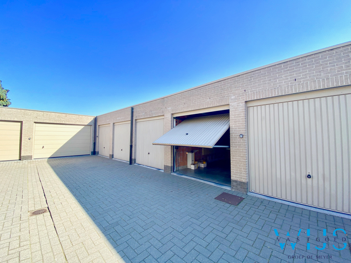 Prachtig 2 slaapkamer appartement MET ruim terras &amp; garage te ERTVELDE ! 