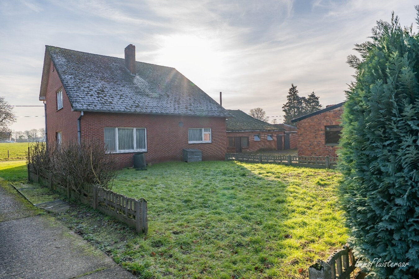 Renovatable farmhouse with stables and pastures on approximately 7 hectares in Hechtel-Eksel. 