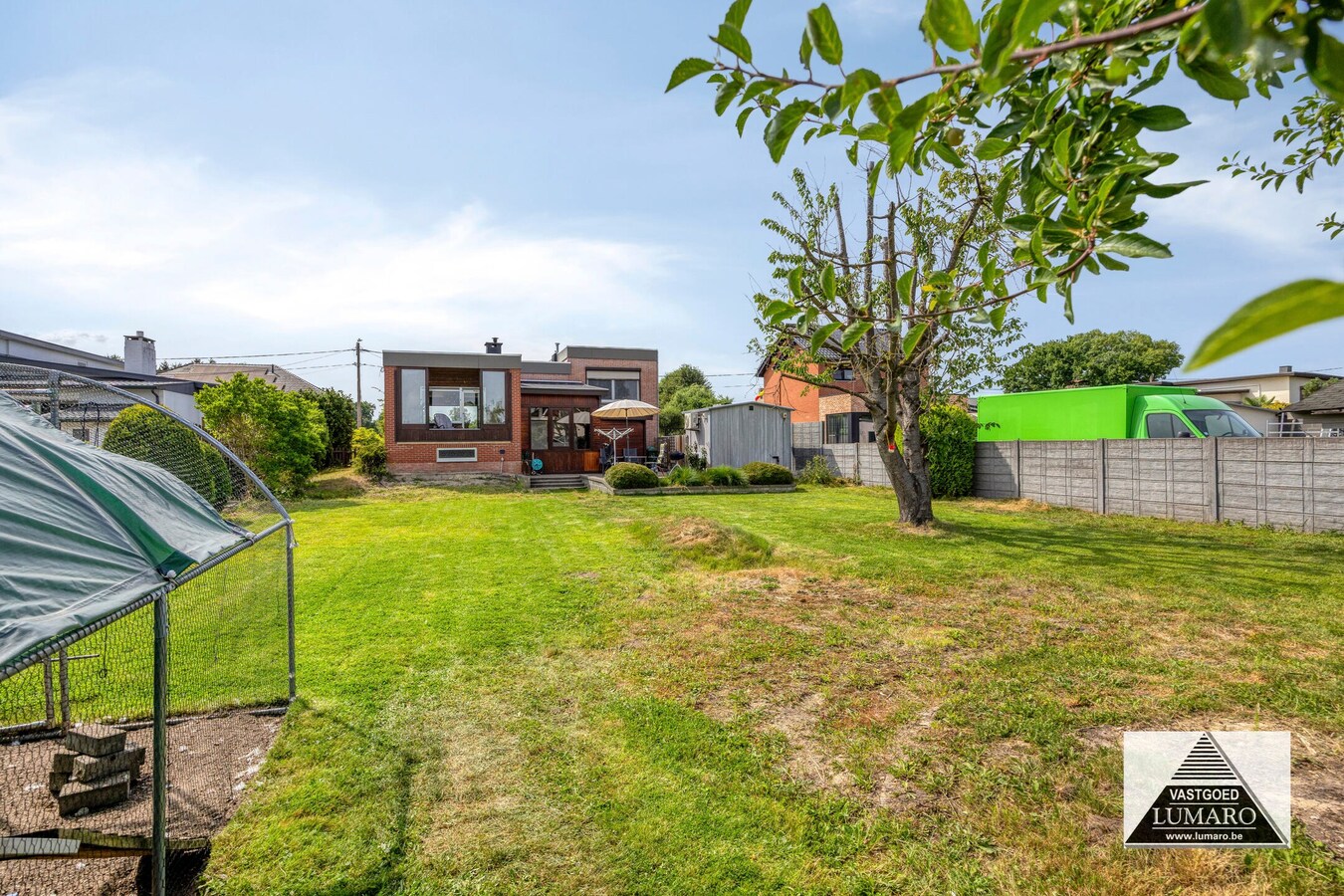 Mooi gelegen vrijstaande woning met 2 slaapkamers, garage, tuin. 