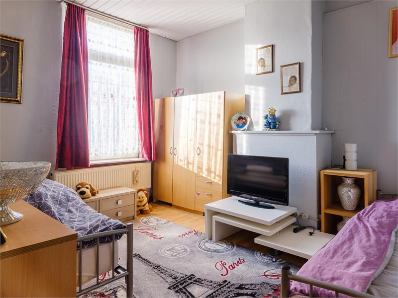 Rijwoning met 4 slaapkamers en ruim terras 