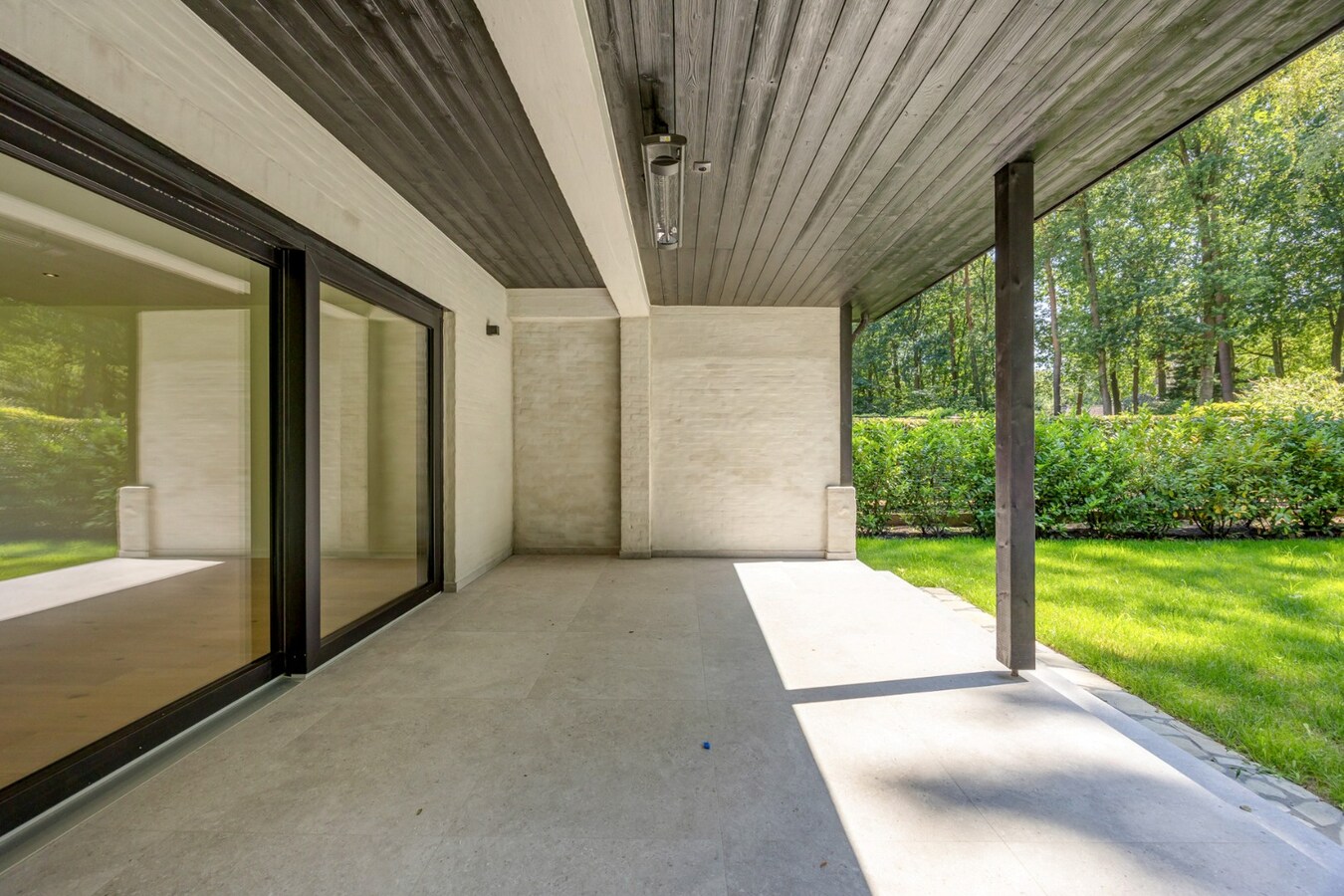Rustig gelegen eniergiezuinige instapklare luxueuze villa op een West-perceel van 2.198 m² te Zoersel 