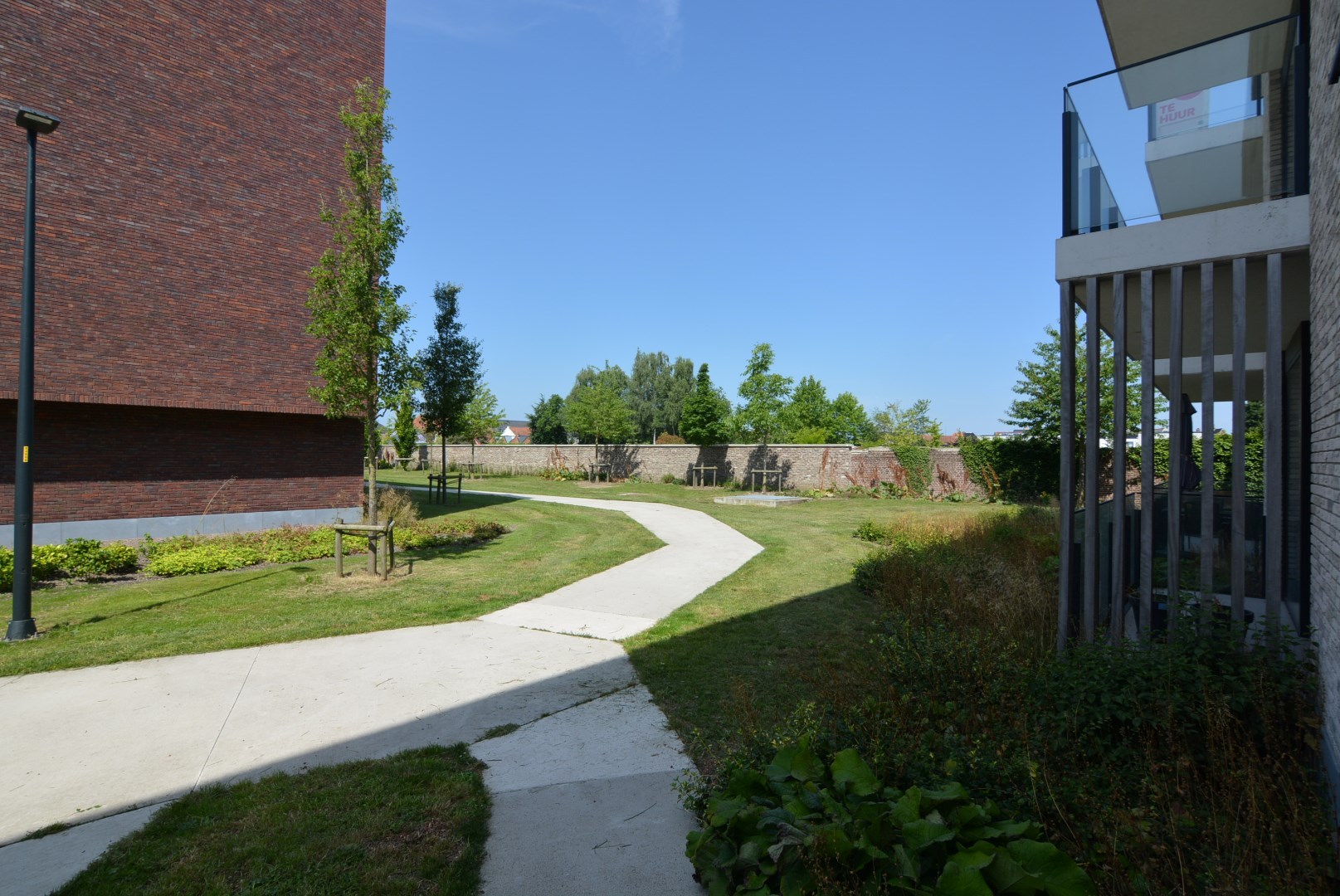 Modern, energiezuinig appartement met 2 slpks, terras, autostaanplaats en kelderberging. 