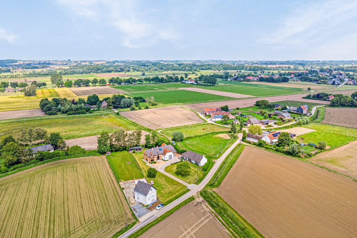 Uitzonderlijk gelegen landelijke villa met bijgebouw 