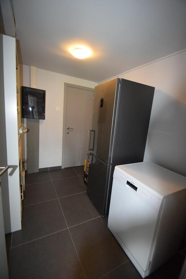 Volledig vernieuwde energiezuinige woning met garage en tuin te Roeselare 