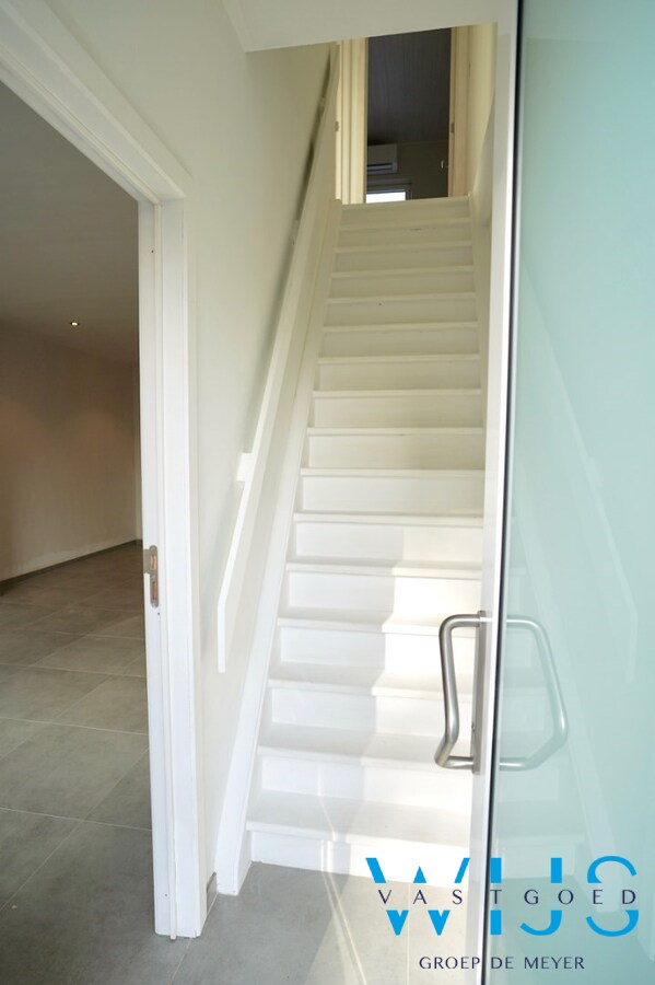 Volledig gerenoveerd woonhuis voor de brug van Zelzate ! 