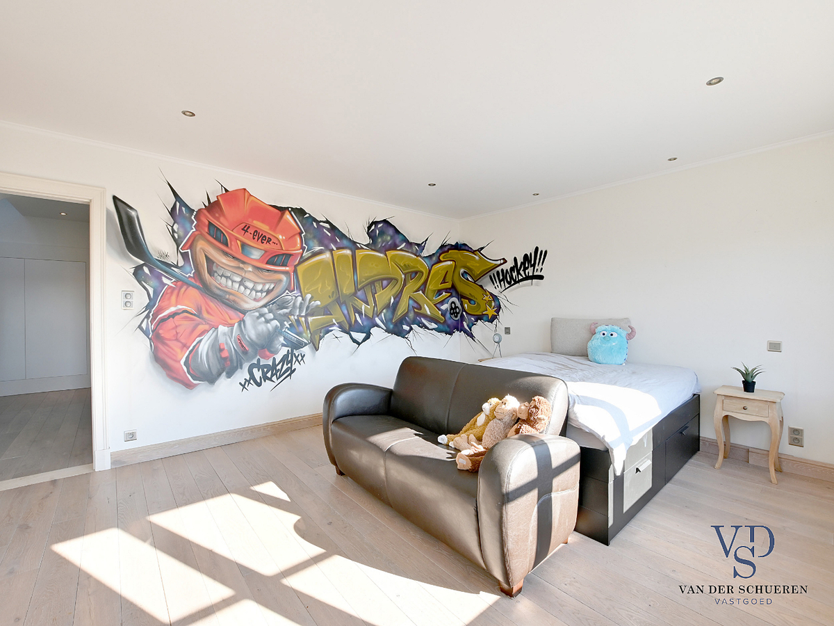 Prachtig gerenoveerde Herenwoning met zwembad te Gavere. 