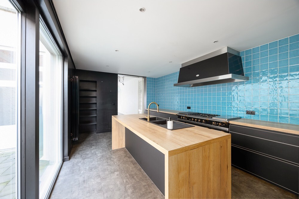 Ruime gezinswoning met grote koer (overdekt terras) nabij het Rivierenhof te Deurne 