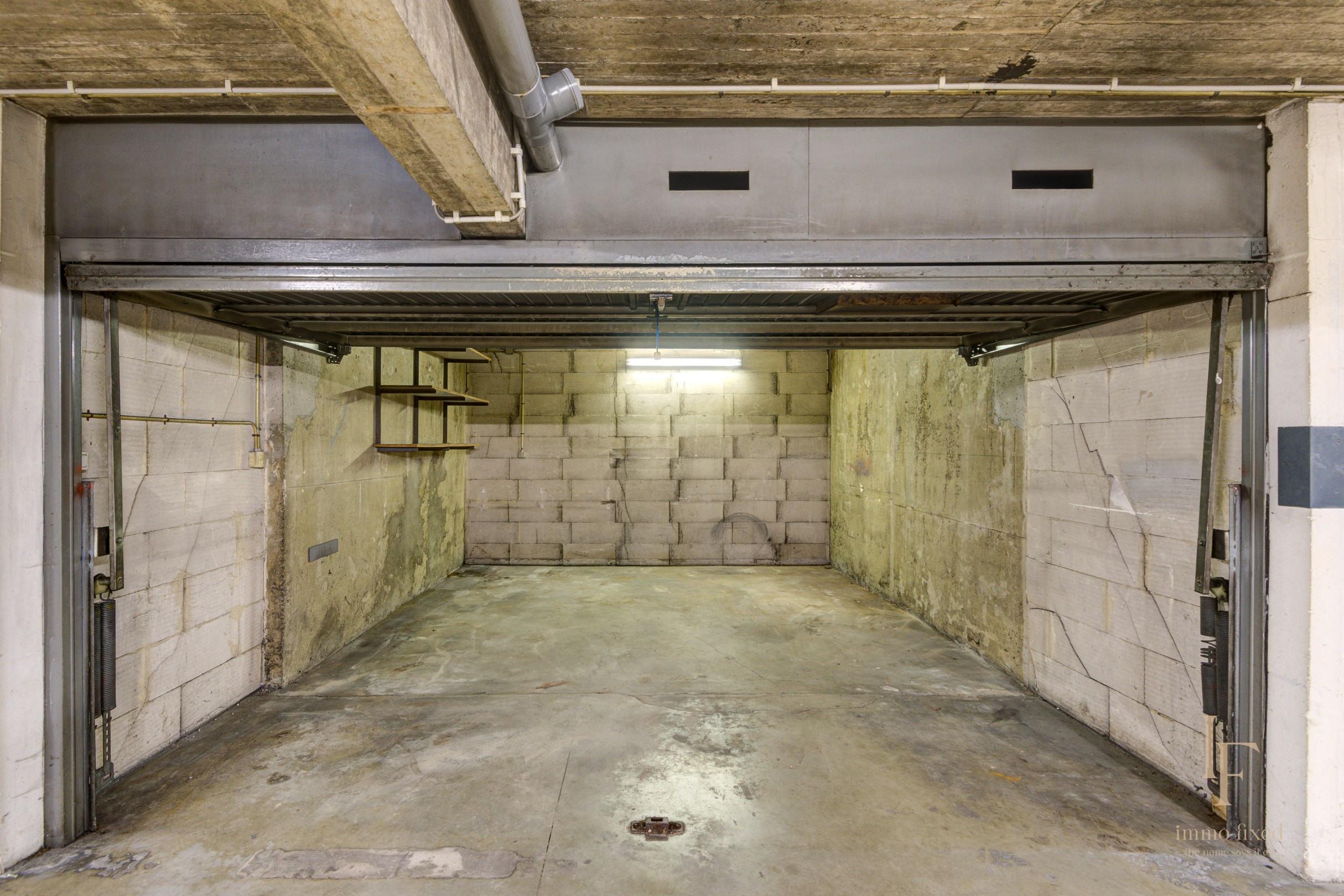 Te renoveren parel met potentieel + garagebox te Berchem! 