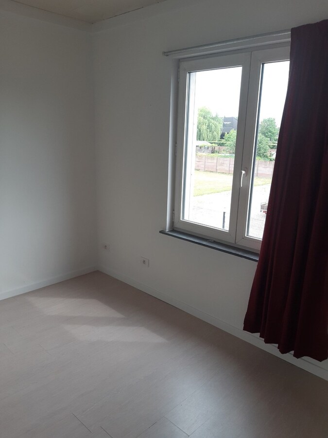Degelijk appartement (1° verdieping). 