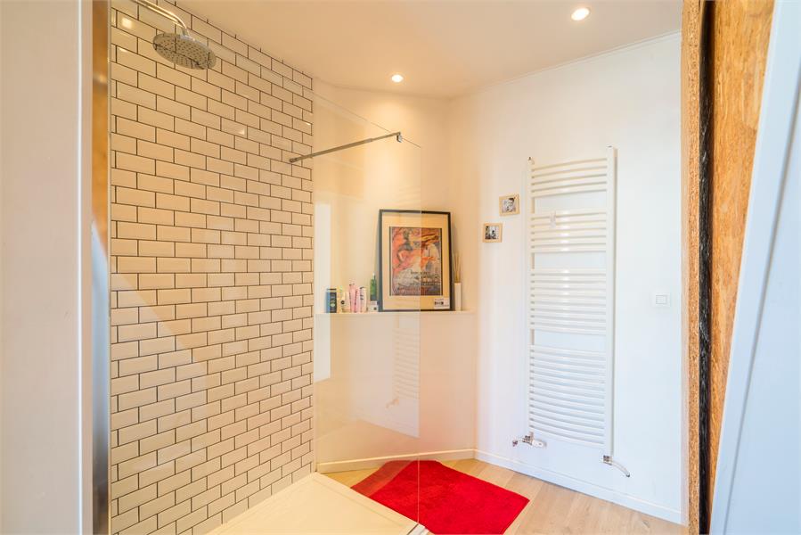 Instapklare gerenoveerde rijwoning 