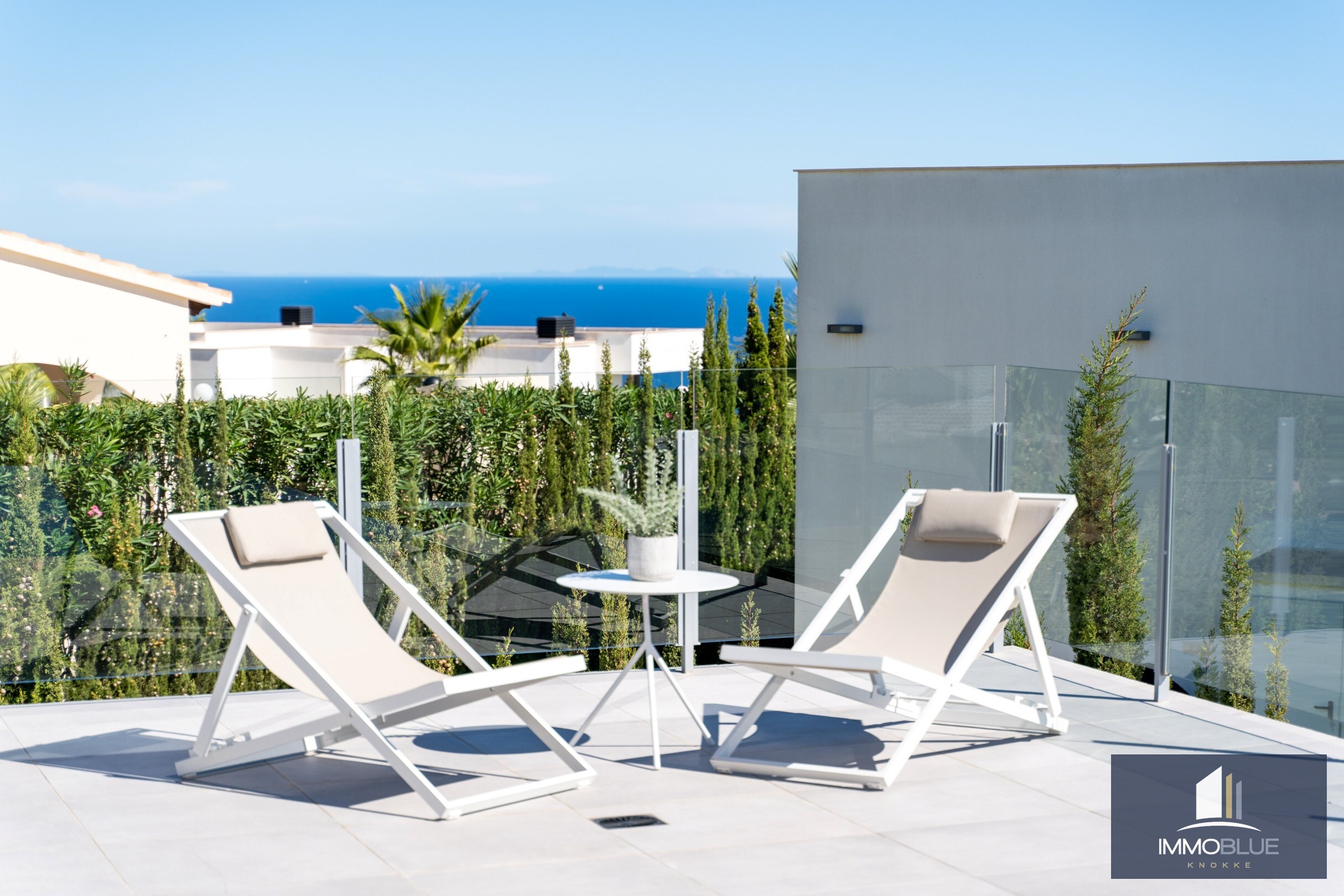 Open en praktisch wonen in mediterrane omgeving. 