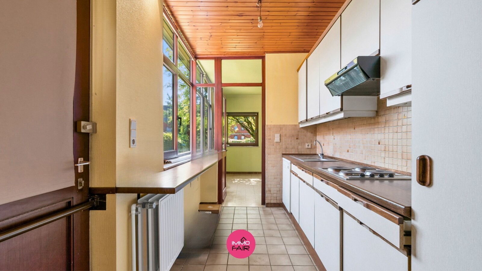 Polyvalent handelspand met duplexappartement in hartje Lanaken! 