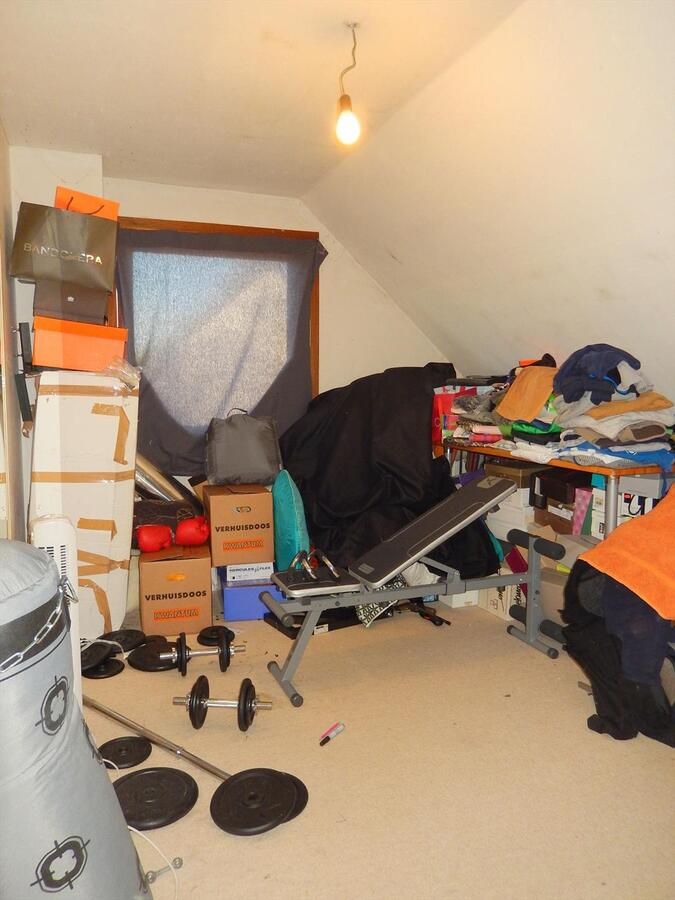 Instapklare woning met 5 slaapkamers op een grondopp. 3.349m² 