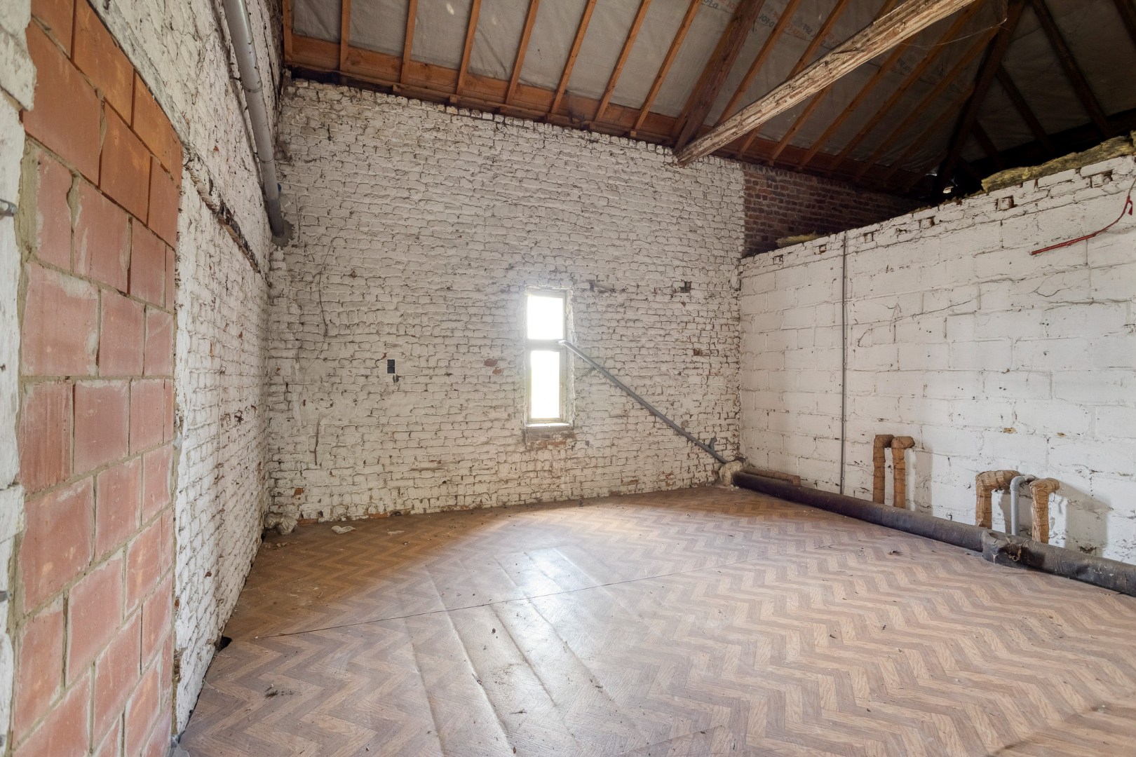 TE RENOVEREN WONING met 2/3/4 slaapkamers en tuin – 1640 SINT-GENESIUS-RODE 