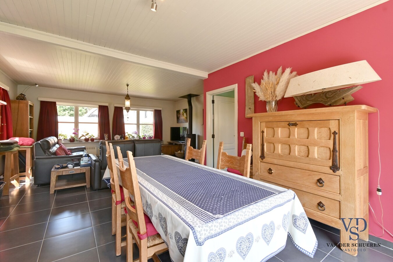 Halfopen woning in het groene Dikkelvenne 