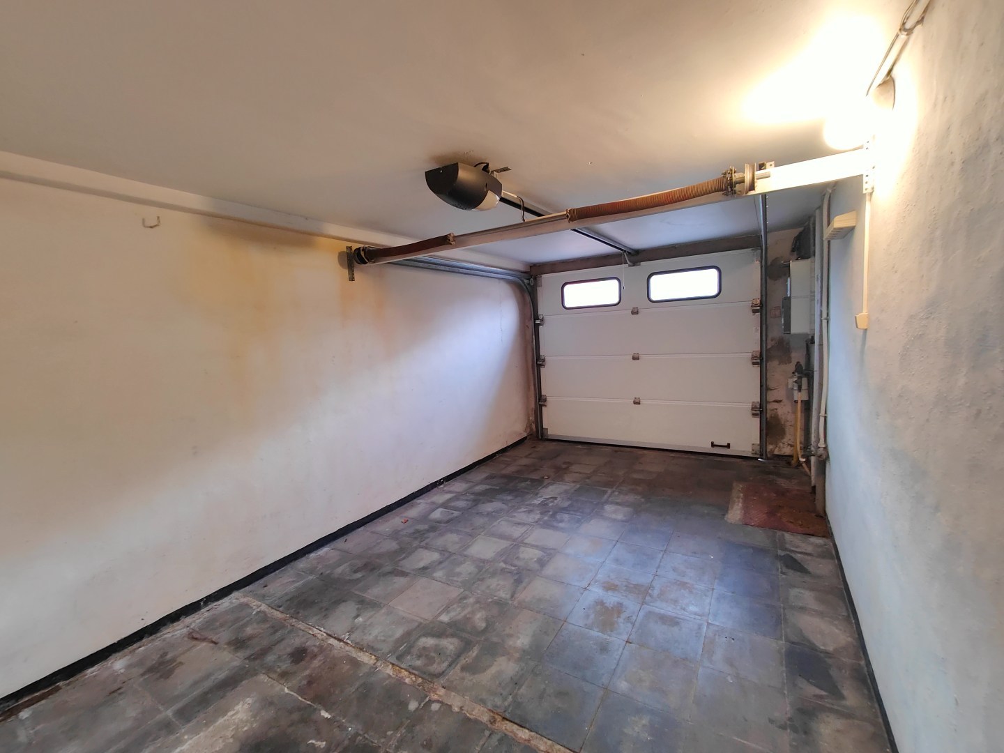 Halfopen woning met tuin en garage op 385 m² 
