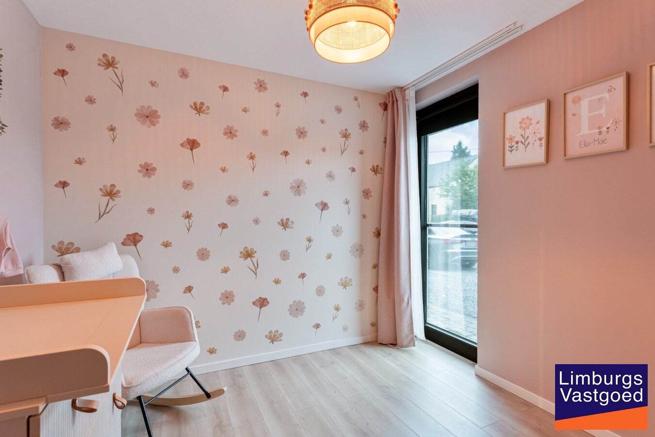 Gelijkvloers appartement (95m²), 2 slpk, ruim terras/tuin, autostaanplaats + kelderberging 