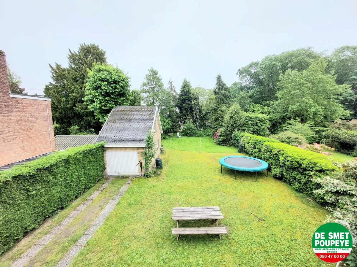 Alleenstaande villa op mooi perceel grond 