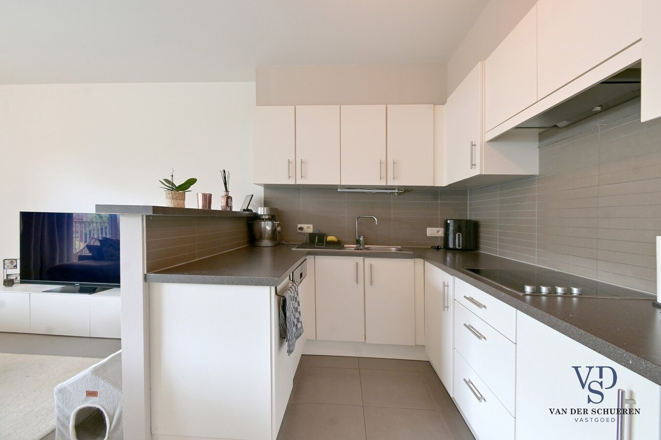 Modern appartement in hartje Dikkelvenne 