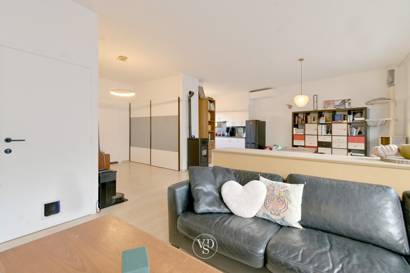 Exceptioneel ruim appartement in centrum Gavere. 