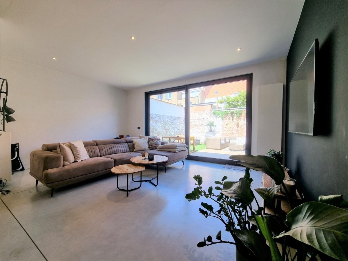 Knap gerenoveerde gezinswoning vlakbij het strand te Heist 