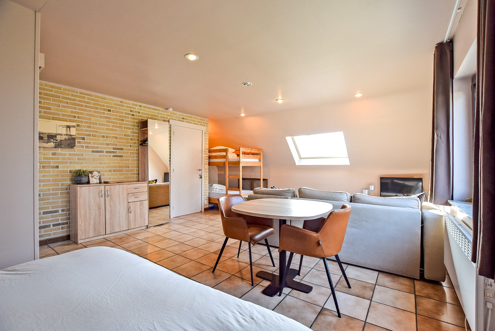 Restaurant met privéwoning en 2 B&amp;B-kamers op 4.370 m² 