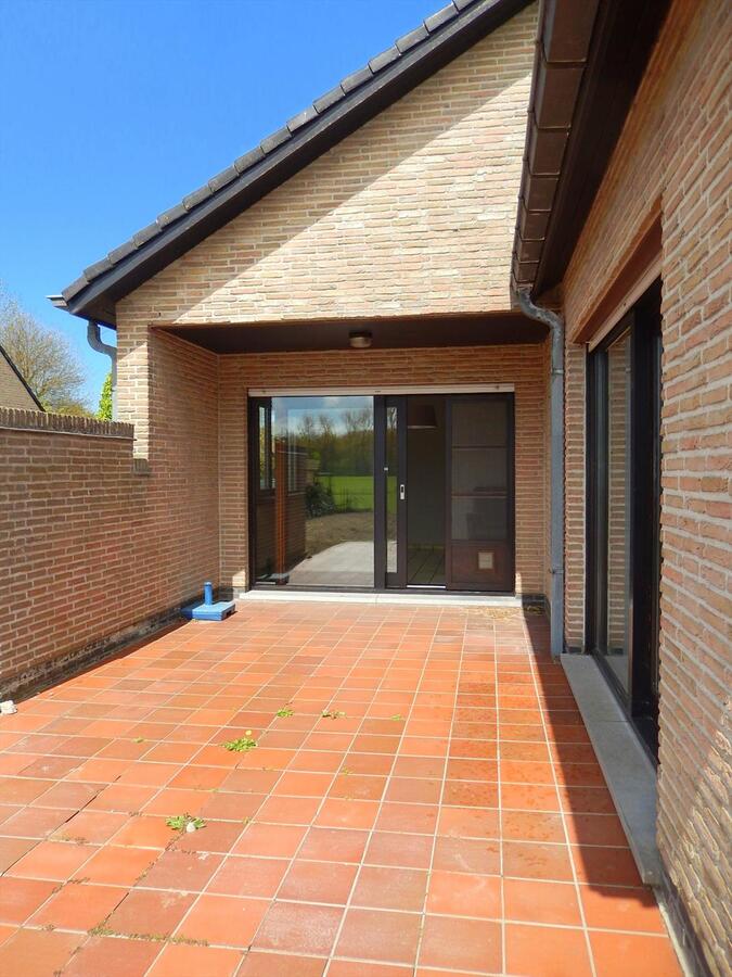 Ruime woning met zuidgerichte tuin 