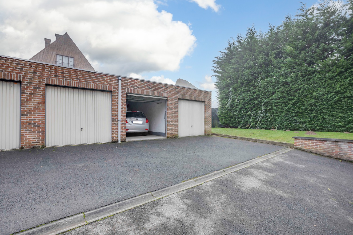 Instapklaar 1 slaapkamer appartement met garage &amp; kelder 