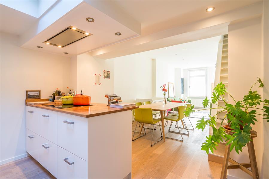 Instapklare gerenoveerde rijwoning 