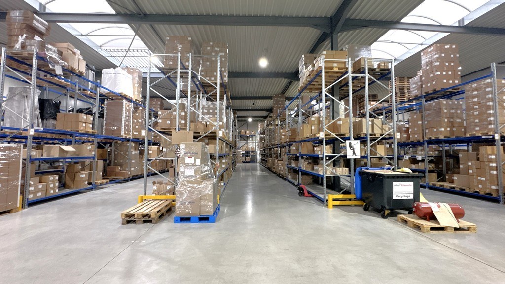 Logistiek bedrijfspand te koop aan A12 in Willebroek