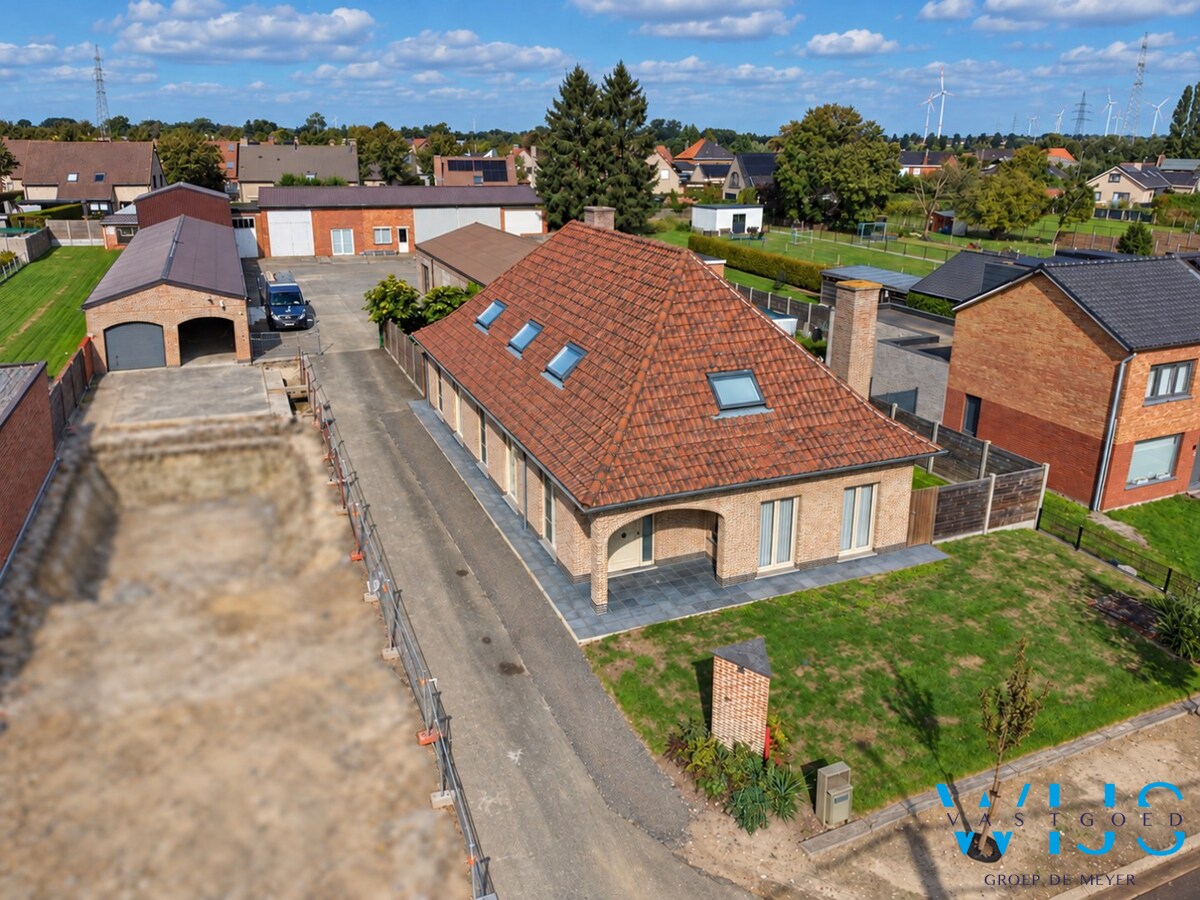 Royaal wonen met maar liefst 910 m² aan multifunctionele bijgebouwen! 