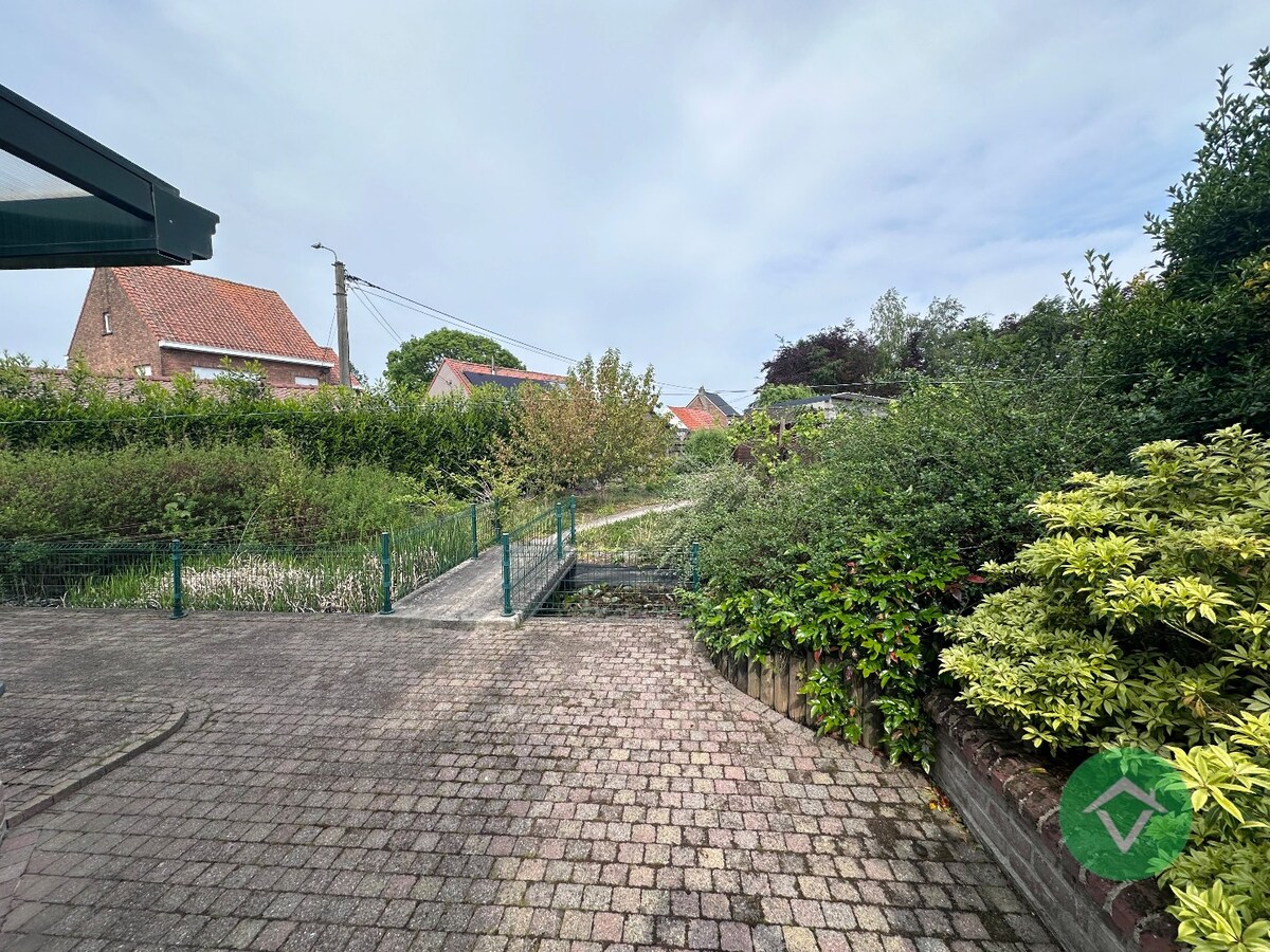Ruime open bebouwing te huur in Eernegem 