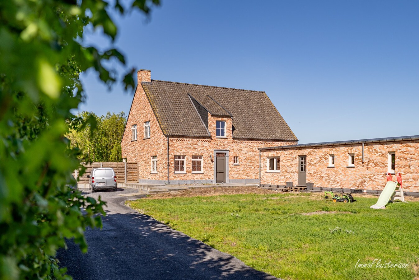 Magnifique domaine avec une villa neuve et un chenil et une pension pour chats agréés à Diksmuide 