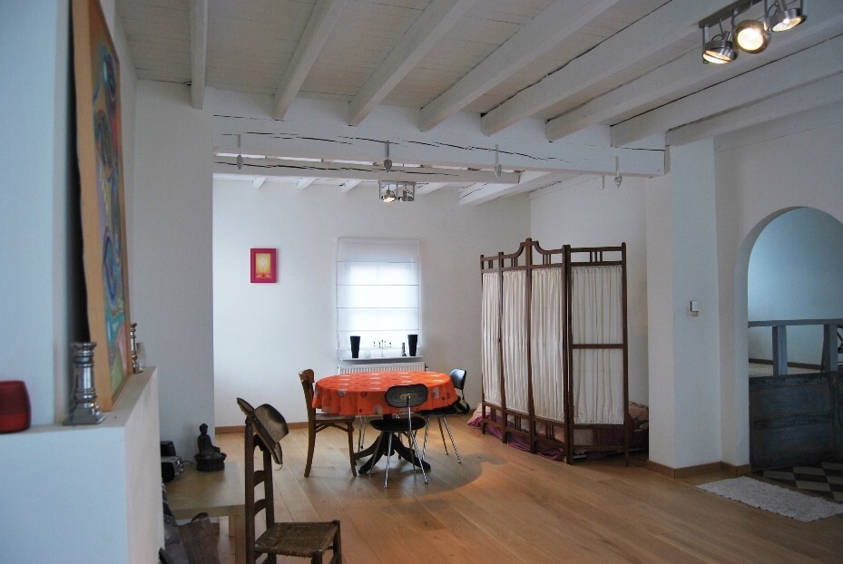 Gerenoveerde woning met stalgebouw op 2.340m² 