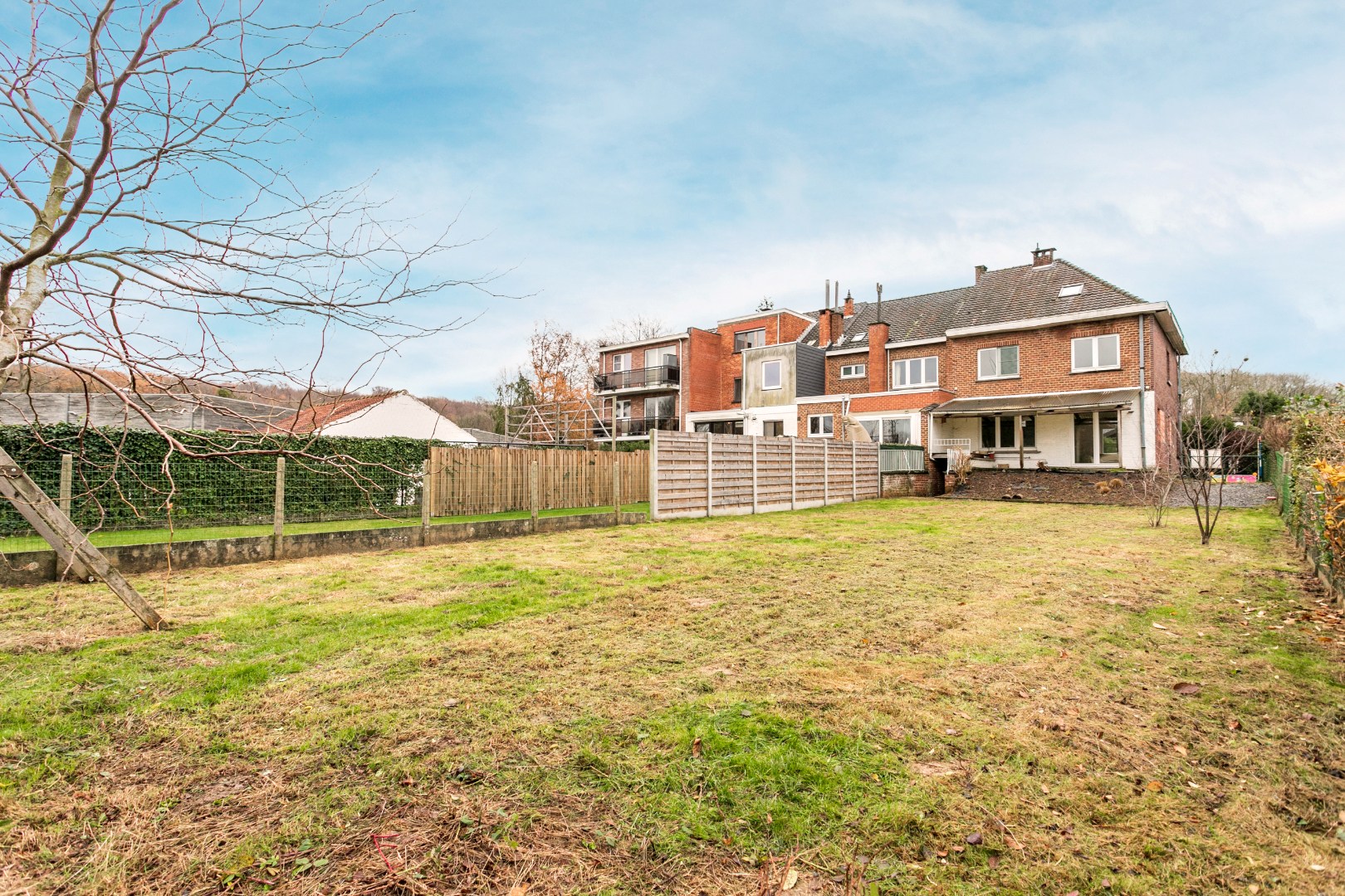 Instapklare woning met 4 slpk op perceel van 5a 45ca 