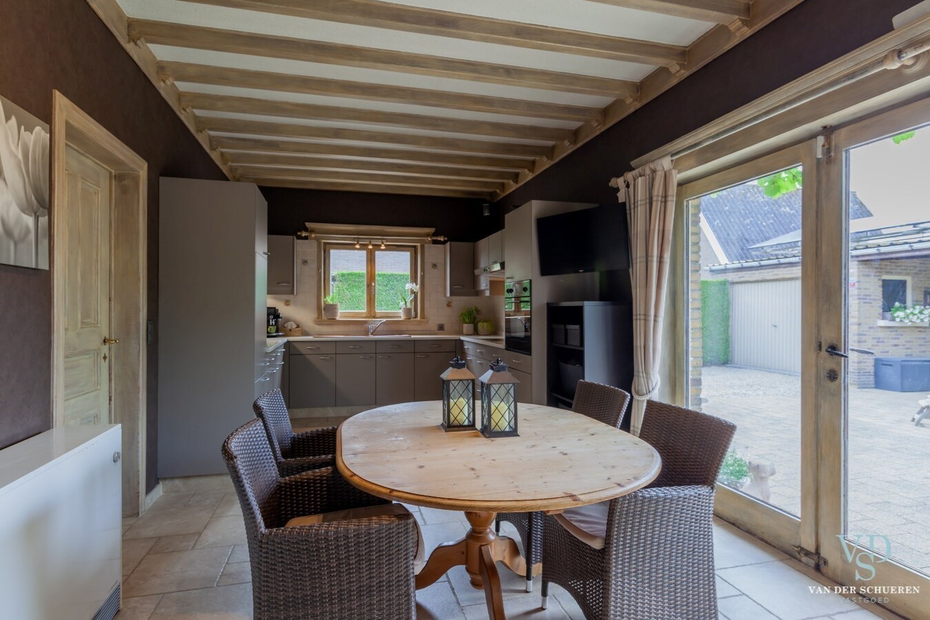 Landelijk wonen  (op gelijkvloers). 