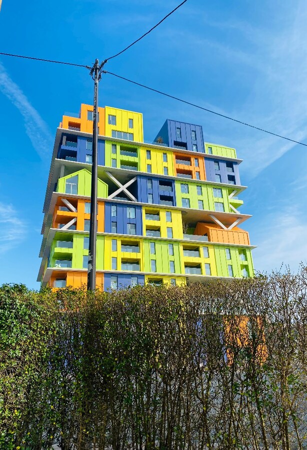 Lichtrijk 2-slaapkamerappartement met terras, garage en extra staanplaats in het centrum van Heist 