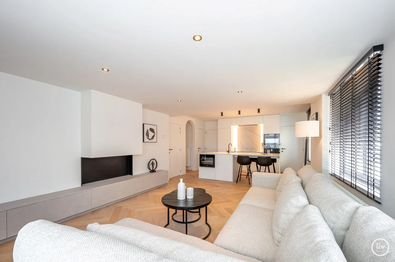 Bel appartement rénové de 2 chambres à coucher dans un emplacement privilégié sur l'Avenue du S