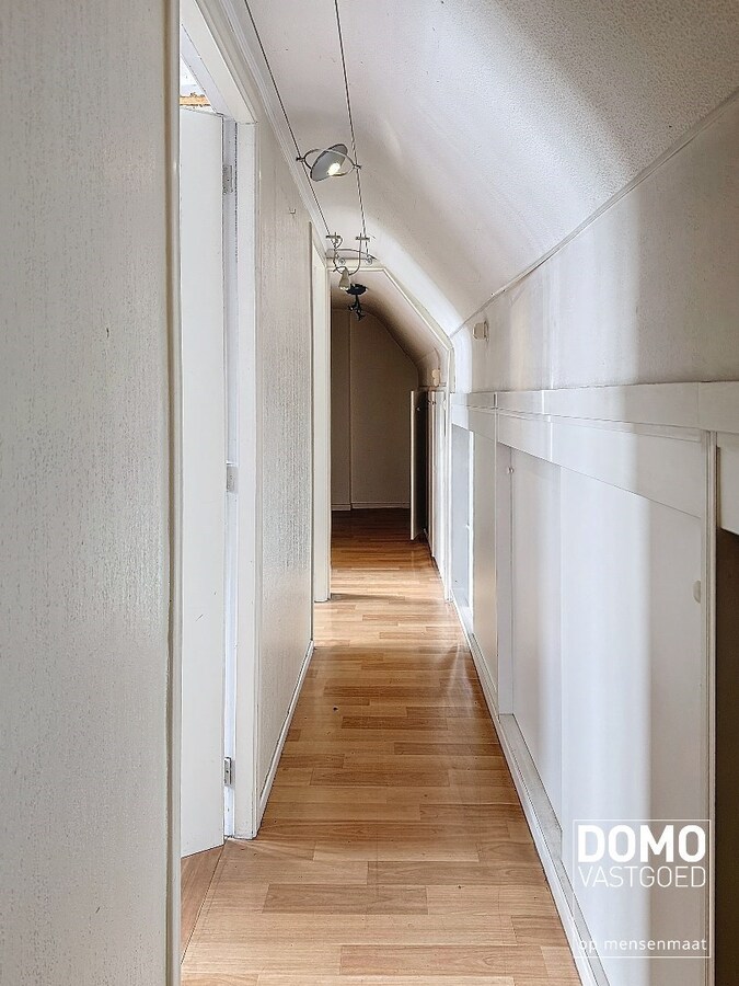 Te renoveren handelshuis gelegen in het centrum van Diepenbeek. 