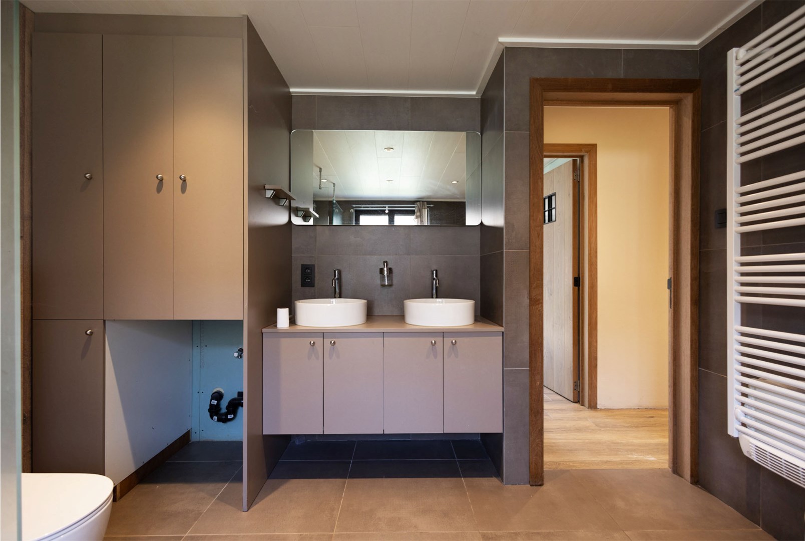 Bungalow met 2 slpks en bijgebouwen landelijk gelegen te Adegem 