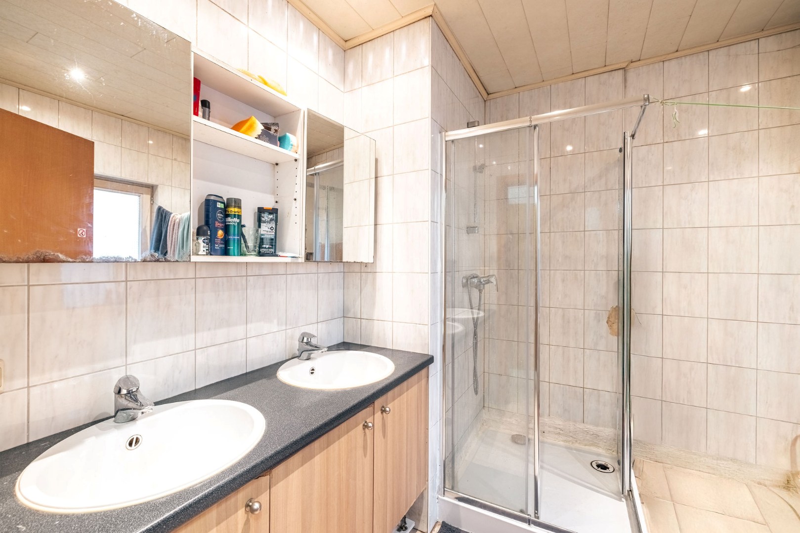 Lichtrijk en instapklaar wonen op de eerste verdieping nabij Gent 