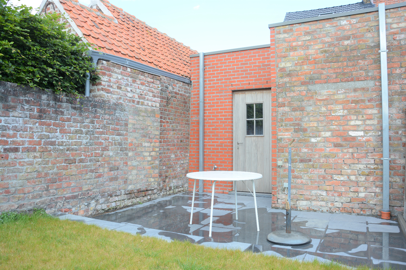 Instapklare woning met zonnige tuin in het centrum van Eernegem 