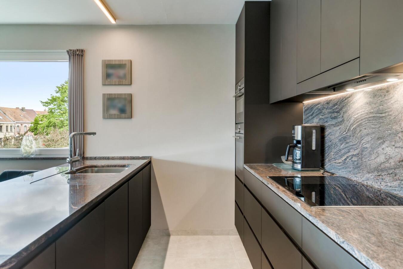 Ruim uniek  gelegen bemeubeld appartement met 2 slaapkamers en garage te Diksmuide 