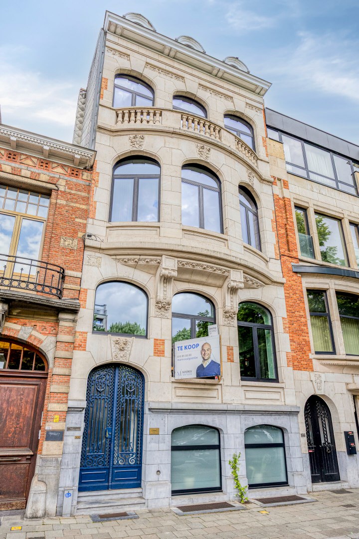 Prachtig herenhuis op de Tiensevest met mogelijkheid tot praktijkruimte - bewoonbare opp. 555 m² 