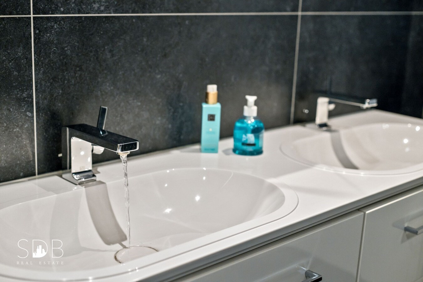 Hedendaagse woning inclusief paardenaccommodatie en graslanden op 4,22ha 