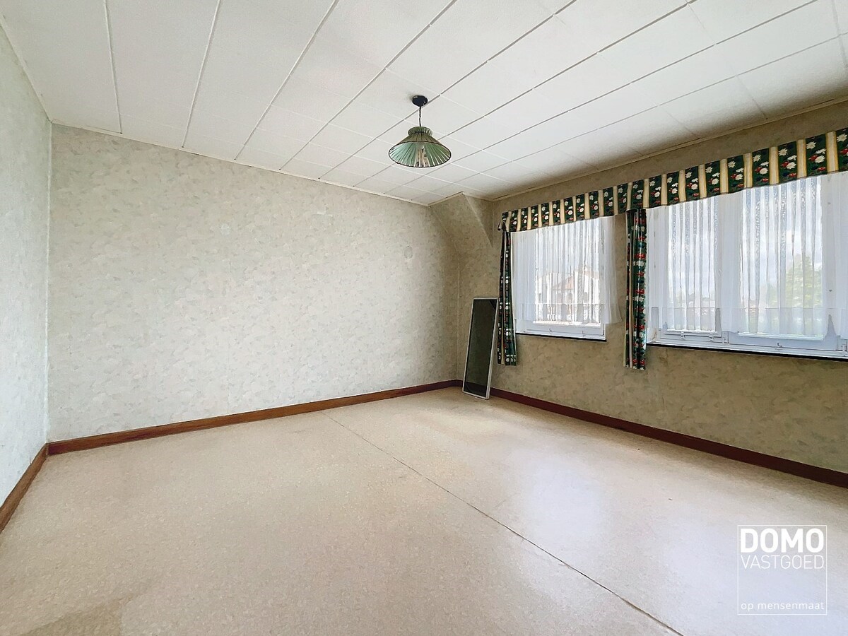 TE RENOVEREN HALFOPEN WONING MET TUIN EN GARAGE OP 8A 67CA TE KURINGEN 