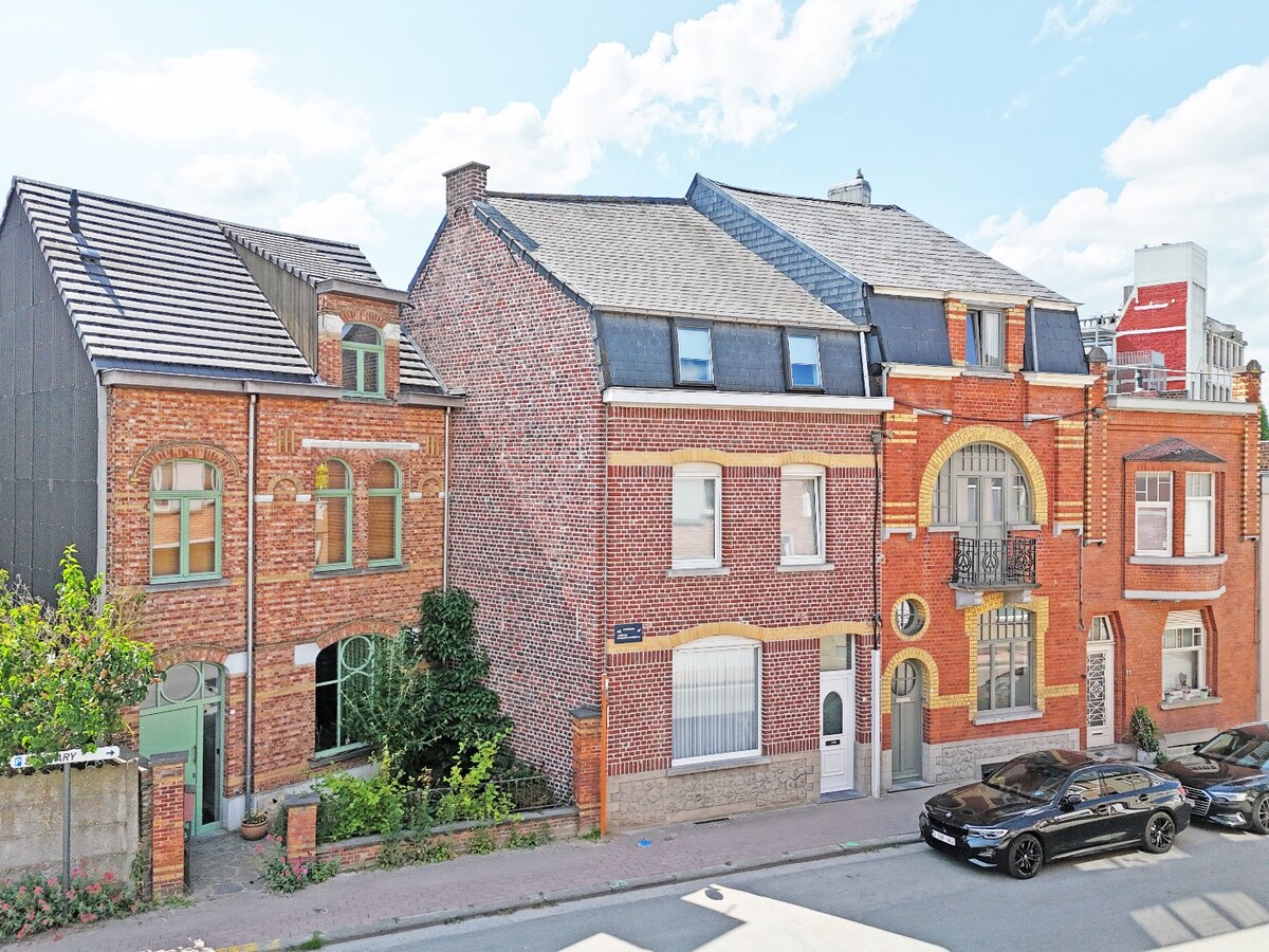 Ruime, instapklare woning met tuin te centrum Zottegem 