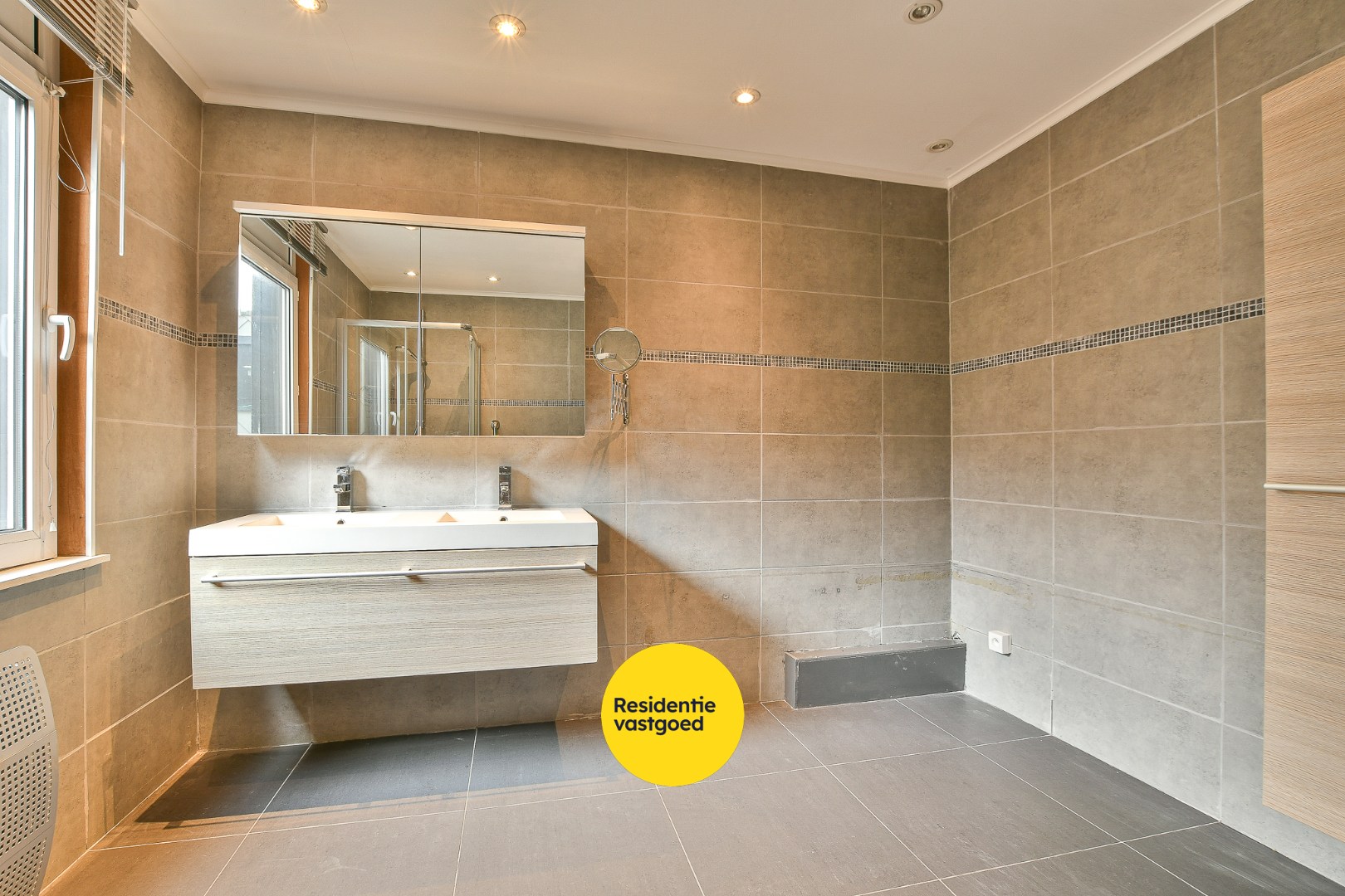 Charmante en verrassend ruime woning met terras in het centrum van Blankenberge! 